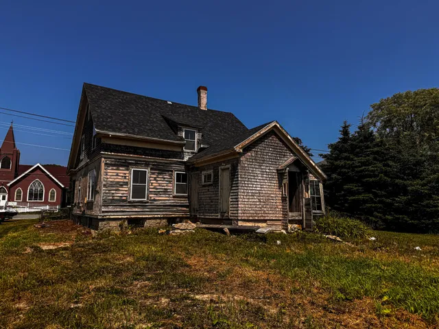 $69,500 | 1236 Main Street, Harrington, ME 04643