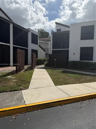 $1,990 | 215 Lake Pointe Drive, Unit 211, Oakland Park, FL 33309