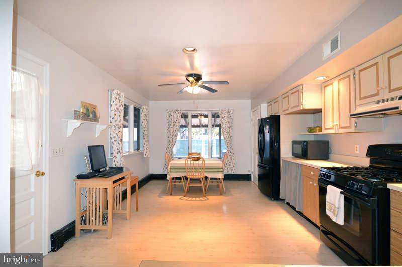 3808 Roland Avenue Baltimore, MD 21211 - Photo 11 of 29 Kitchen