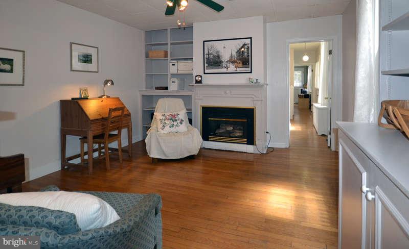 3808 Roland Avenue Baltimore, MD 21211 - Photo 3 of 29 Living Room