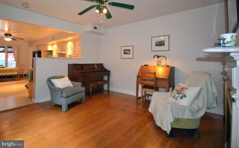 3808 Roland Avenue Baltimore, MD 21211 - Photo 10 of 29 Living Room