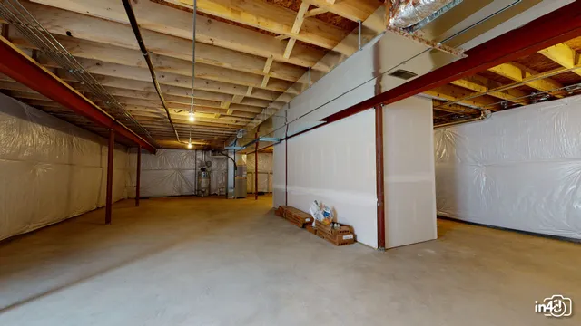 a view of room with an empty space