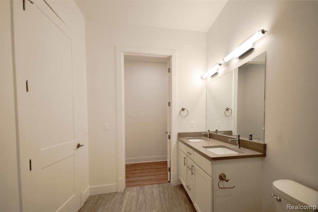 1401 South Rochester Road, Unit #103 Rochester, MI 48307 - Photo 5 of 11