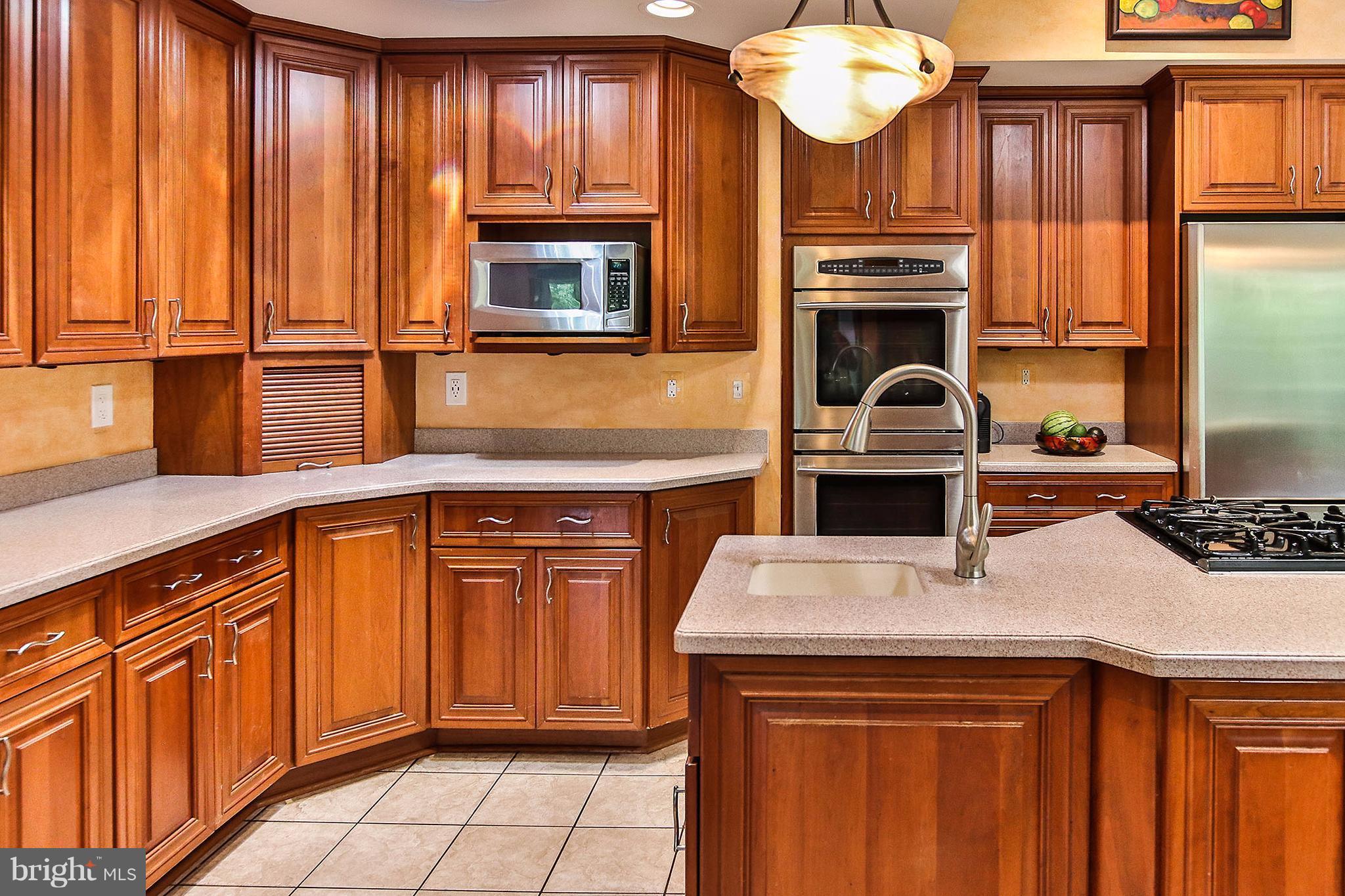 13300 Loyalty Road Leesburg, VA 20176 - Photo 22 of 30 Beautiful cherry cabinets