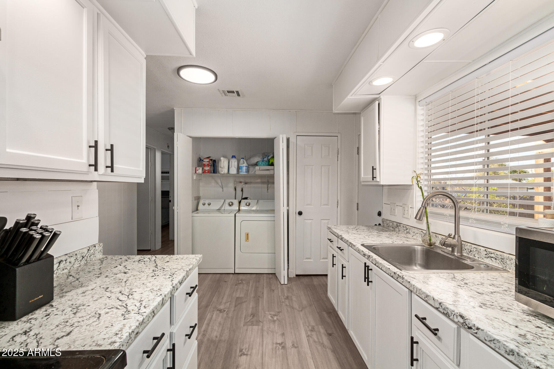 4118 East Ridge Road Phoenix, AZ 85042 - Photo 13 of 28 Gallery Image 13
