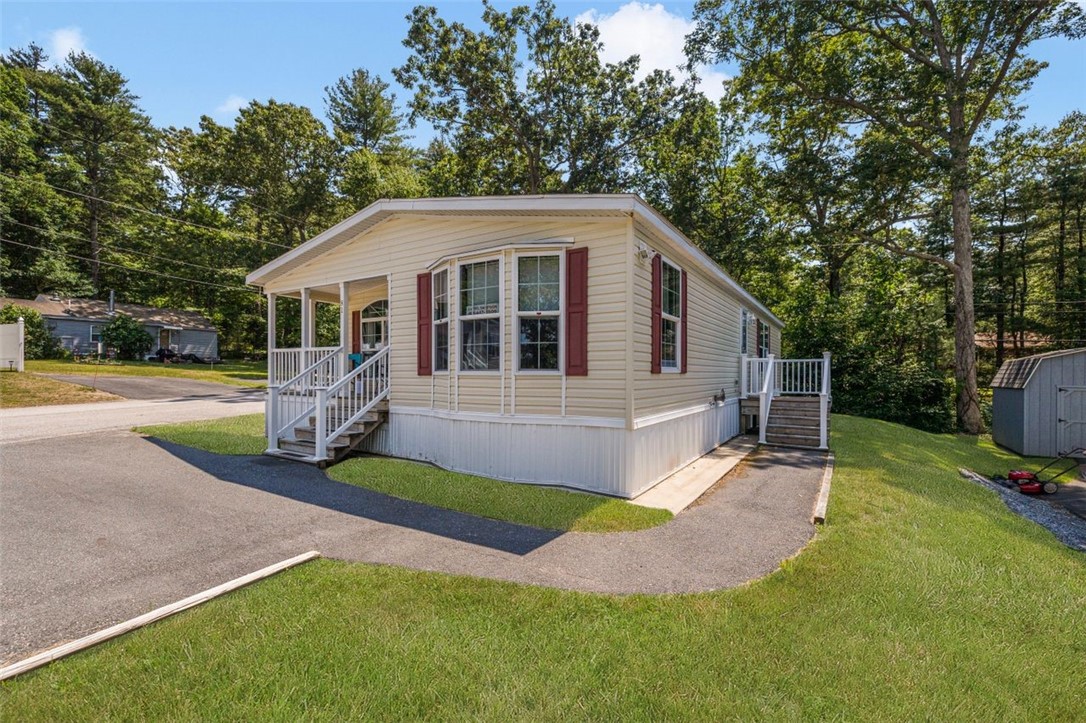 81 Diamond Hill Road Glocester, RI 02814 - Photo 3 of 31