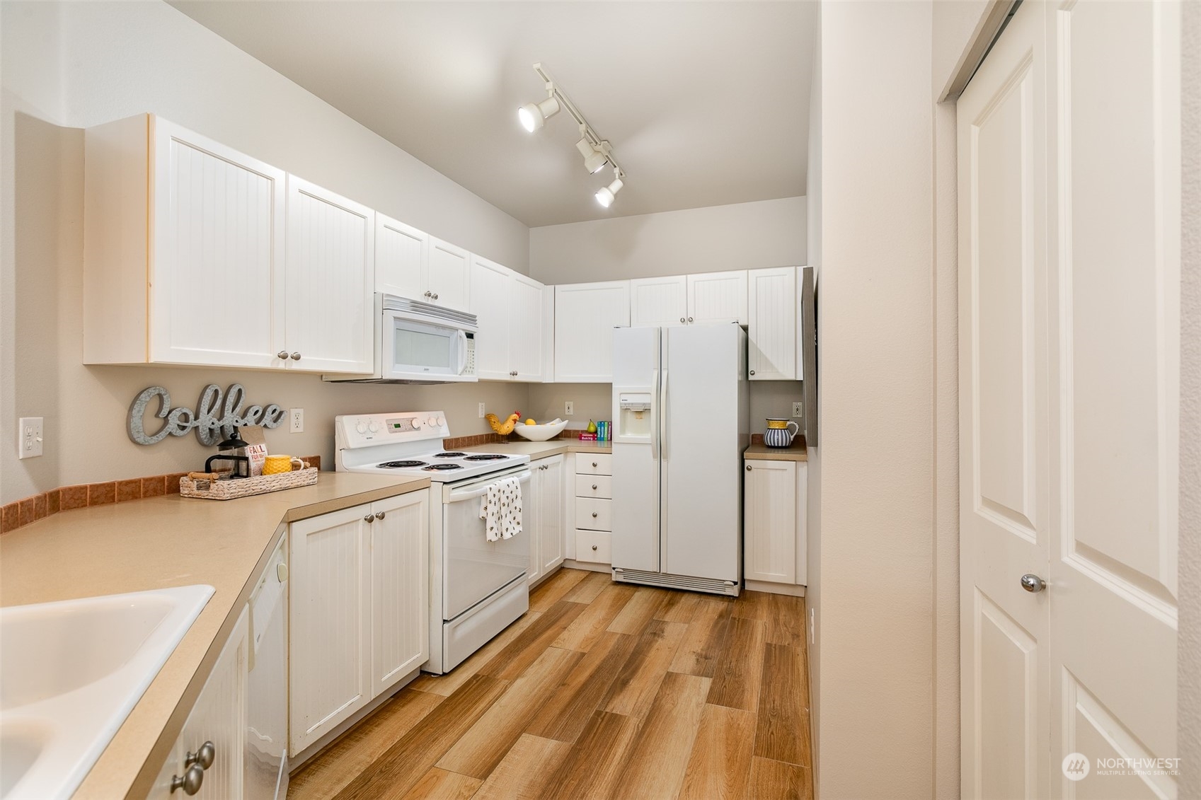1500 South 18th Street, Unit D102 Renton, WA 98055 - Photo 10 of 21 Gallery Image 10