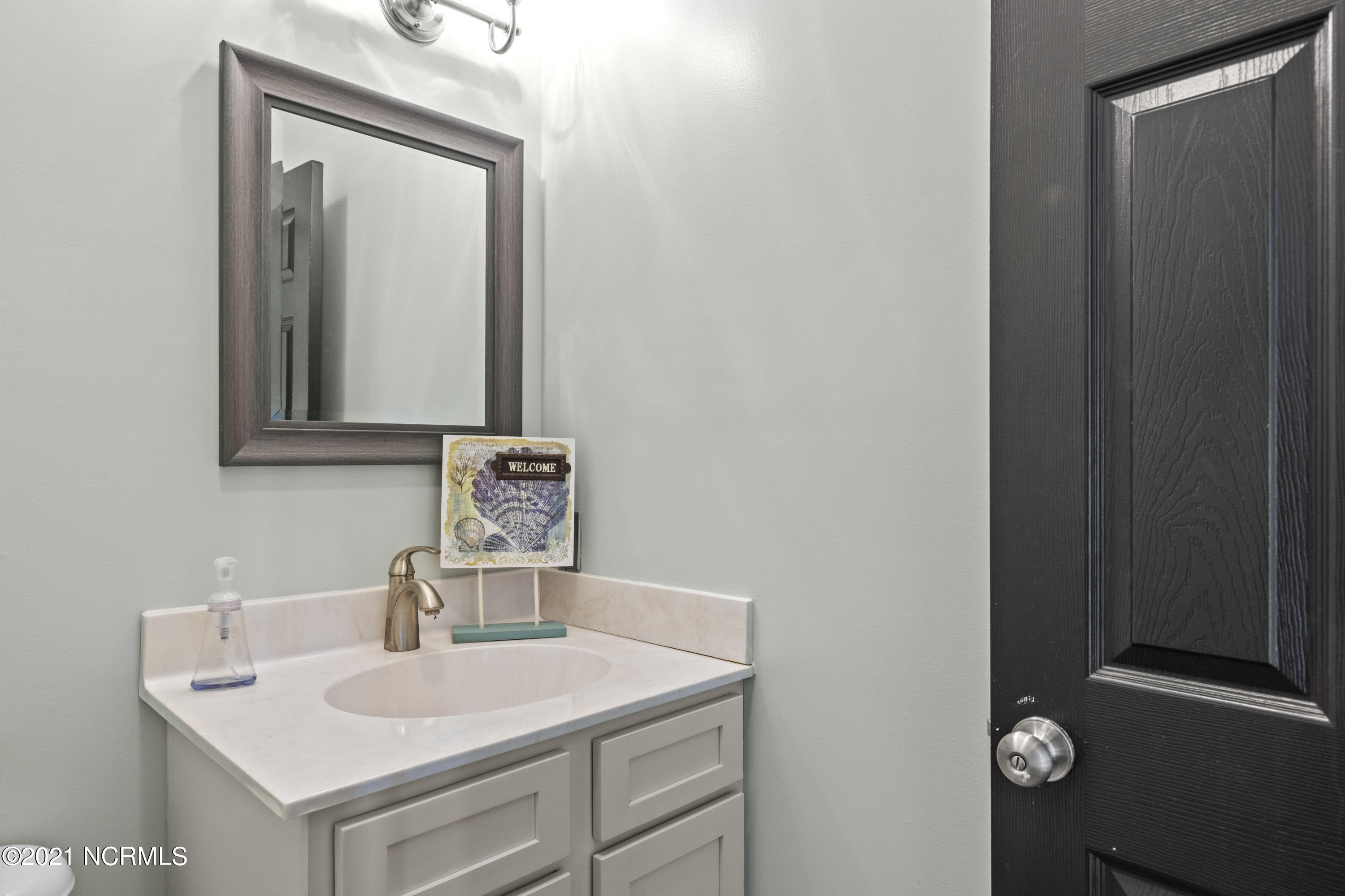 206 Colleton Square Newport, NC 28570 - Photo 11 of 57 Main Floor half bath