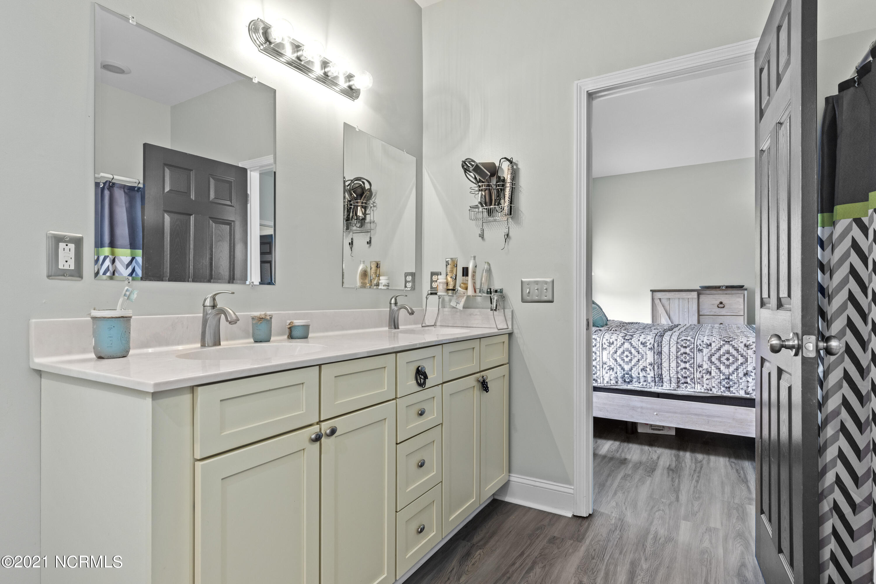 206 Colleton Square Newport, NC 28570 - Photo 13 of 57 Master Bath