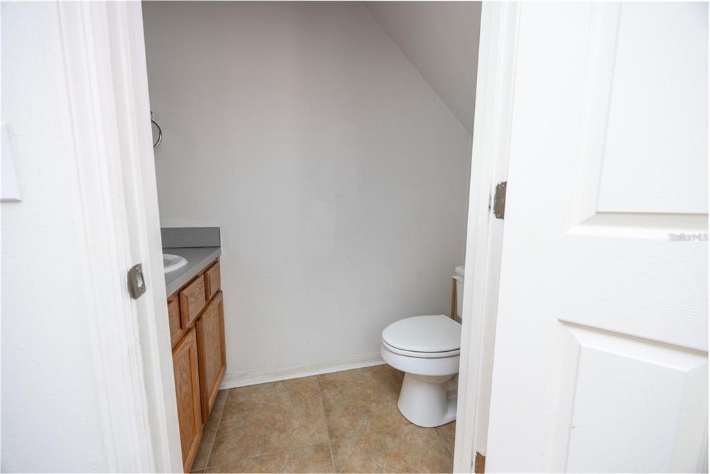 3970 Southwest 20th Avenue, Unit 909 Gainesville, FL 32607 - Photo 14 of 22 a bathroom with a toilet and a shower