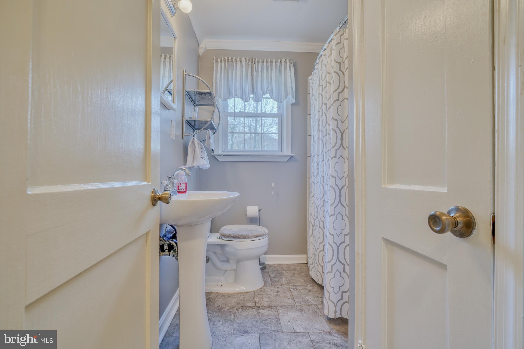 507 Overcrest Road Towson, MD 21286 - Photo 22 of 46 FULL BATH MAIN LEVEL