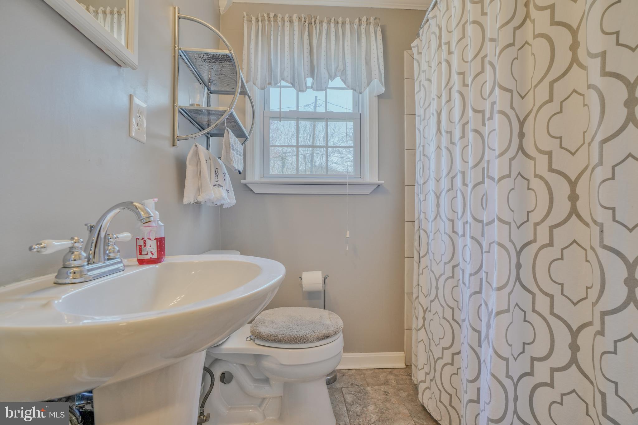 507 Overcrest Road Towson, MD 21286 - Photo 23 of 46 FULL BATH MAIN LEVEL