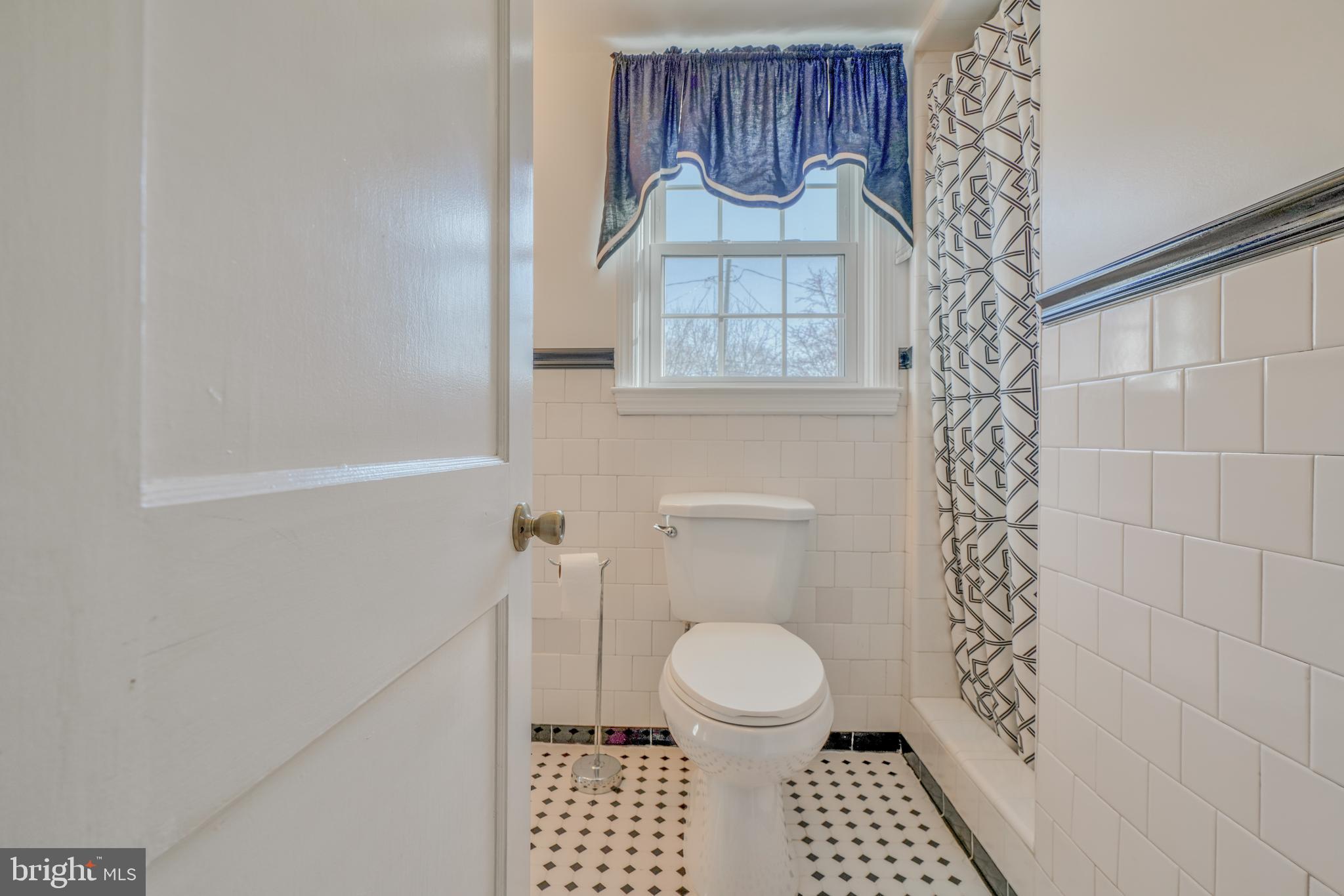 507 Overcrest Road Towson, MD 21286 - Photo 33 of 46 FULL BATH UPPER LEVEL