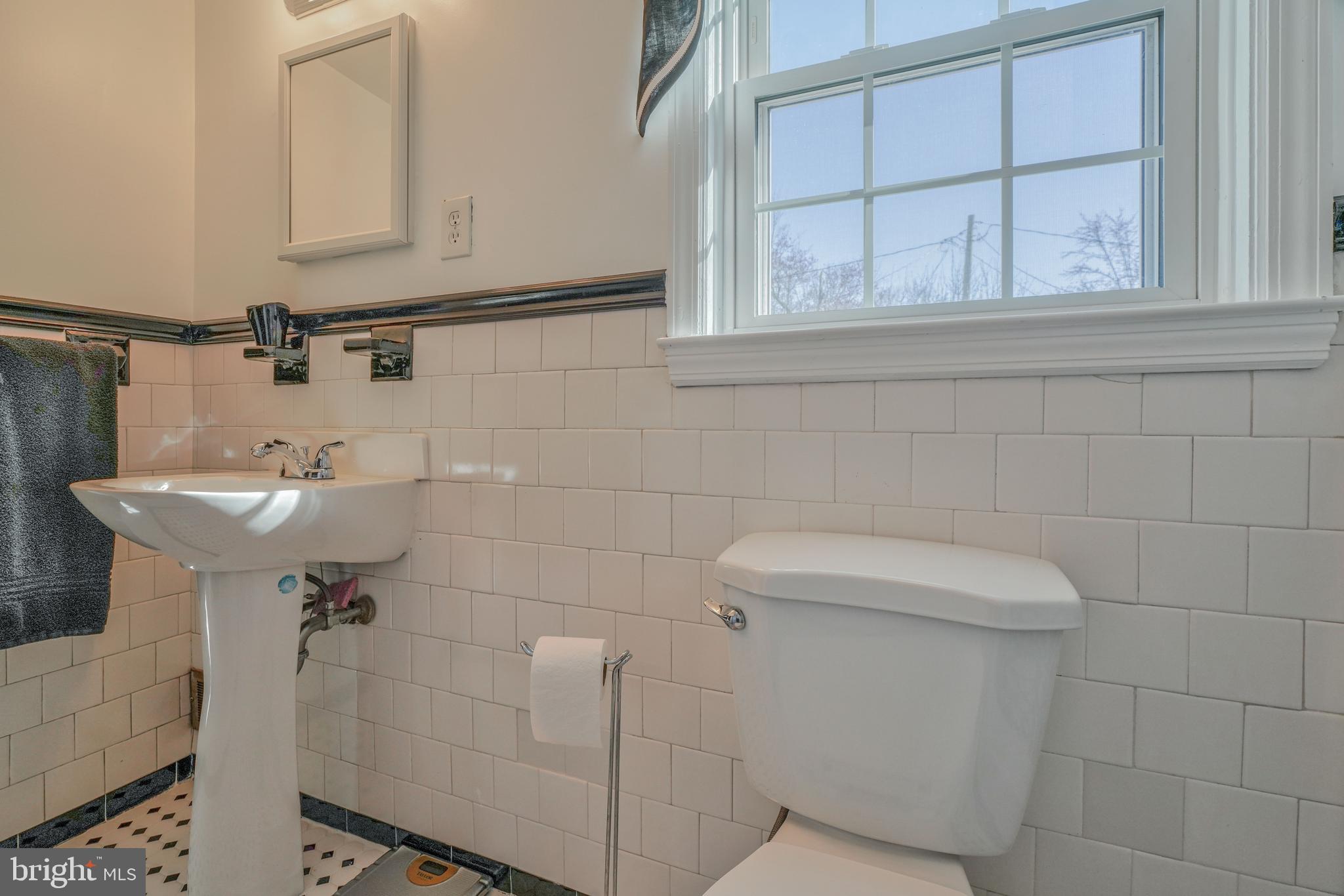 507 Overcrest Road Towson, MD 21286 - Photo 34 of 46 FULL BATH UPPER LEVEL