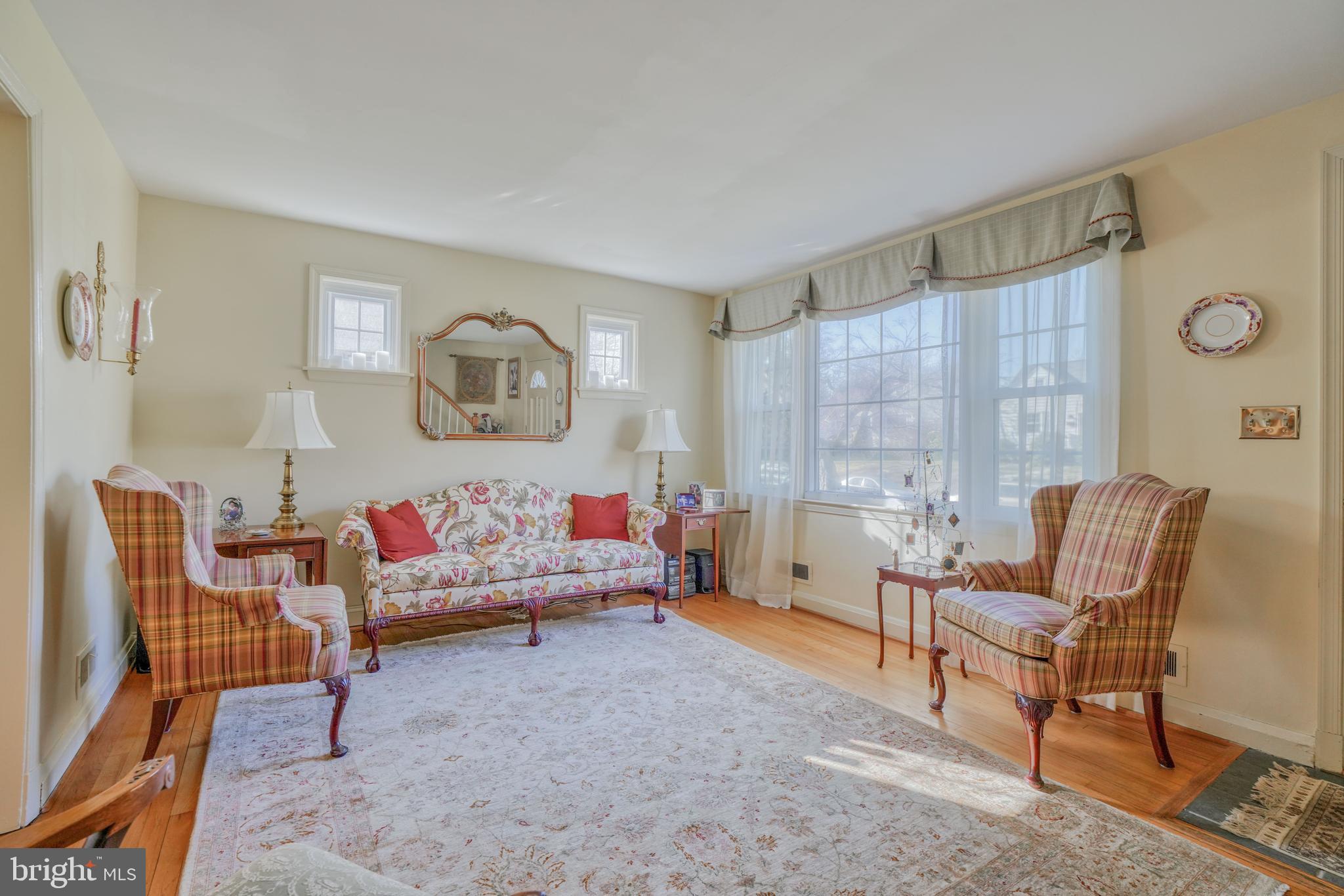 507 Overcrest Road Towson, MD 21286 - Photo 6 of 46 LIVING ROOM