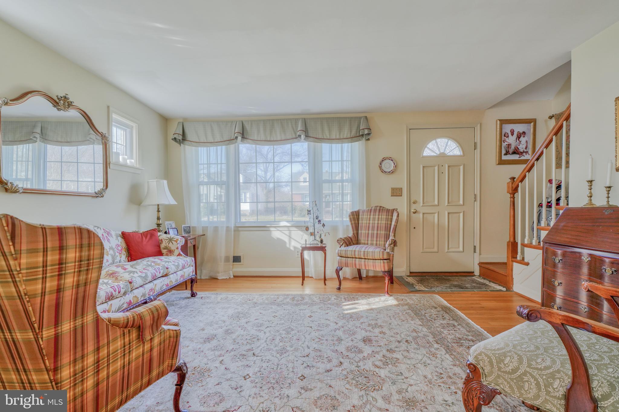 507 Overcrest Road Towson, MD 21286 - Photo 7 of 46 LIVING ROOM