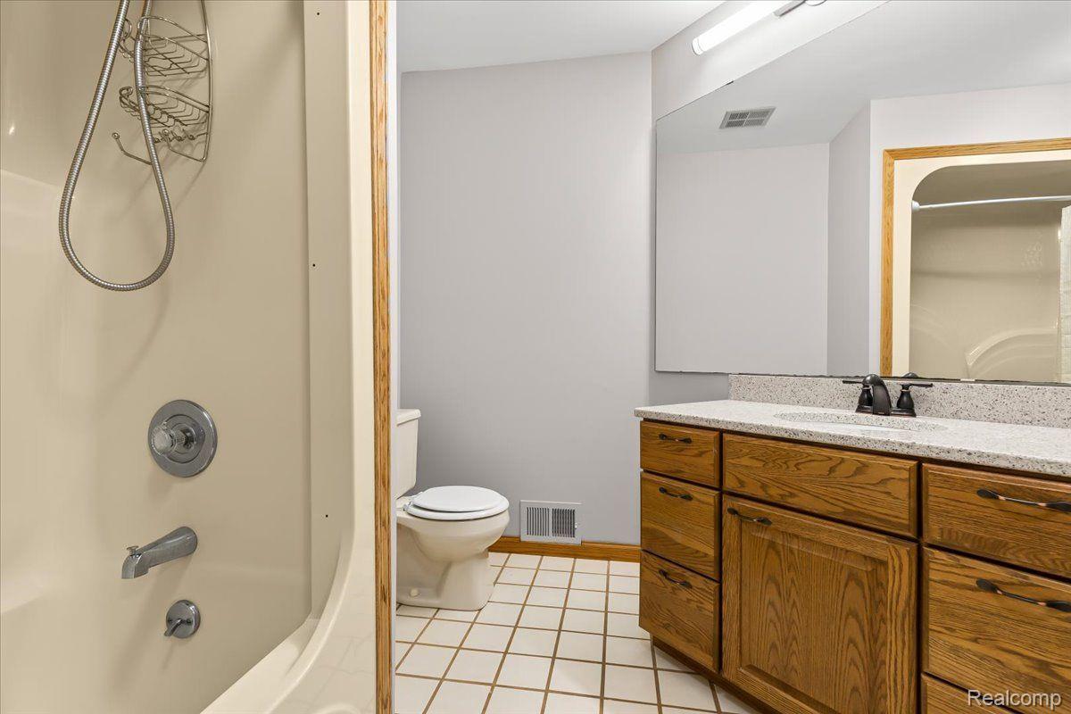 5360 North Owosso Road Fowlerville, MI 48836 - Photo 22 of 38 5360 Owosso Road - Bath