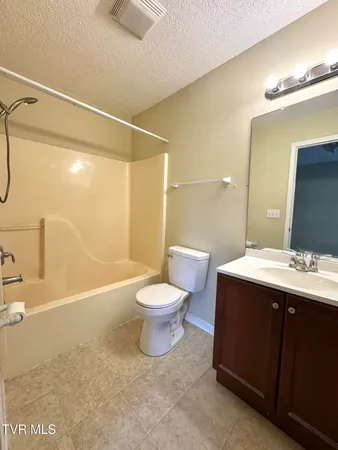 $1,350 | 6 Lake Village Court, Unit 6, Johnson City, TN 37601