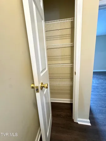 $1,350 | 6 Lake Village Court, Unit 6, Johnson City, TN 37601