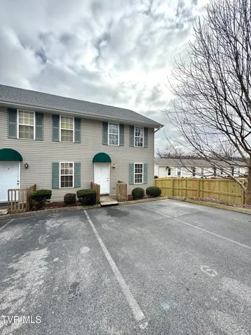 $1,350 | 6 Lake Village Court, Unit 6, Johnson City, TN 37601