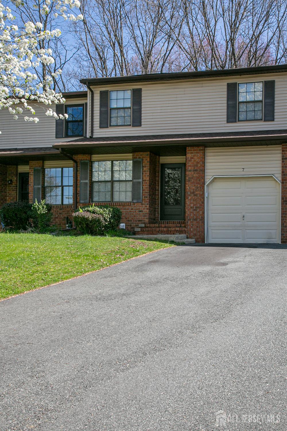 7 Cactus Court Edison, NJ 08820 - Photo 4 of 38 a house view with a garden space