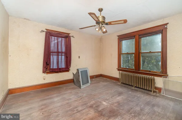 an empty room with a empty space and wooden floor