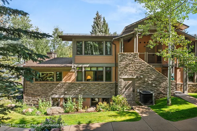 $2,890,000 | 600 Carriage Way, Unit K9&10, Snowmass Village, CO 81615