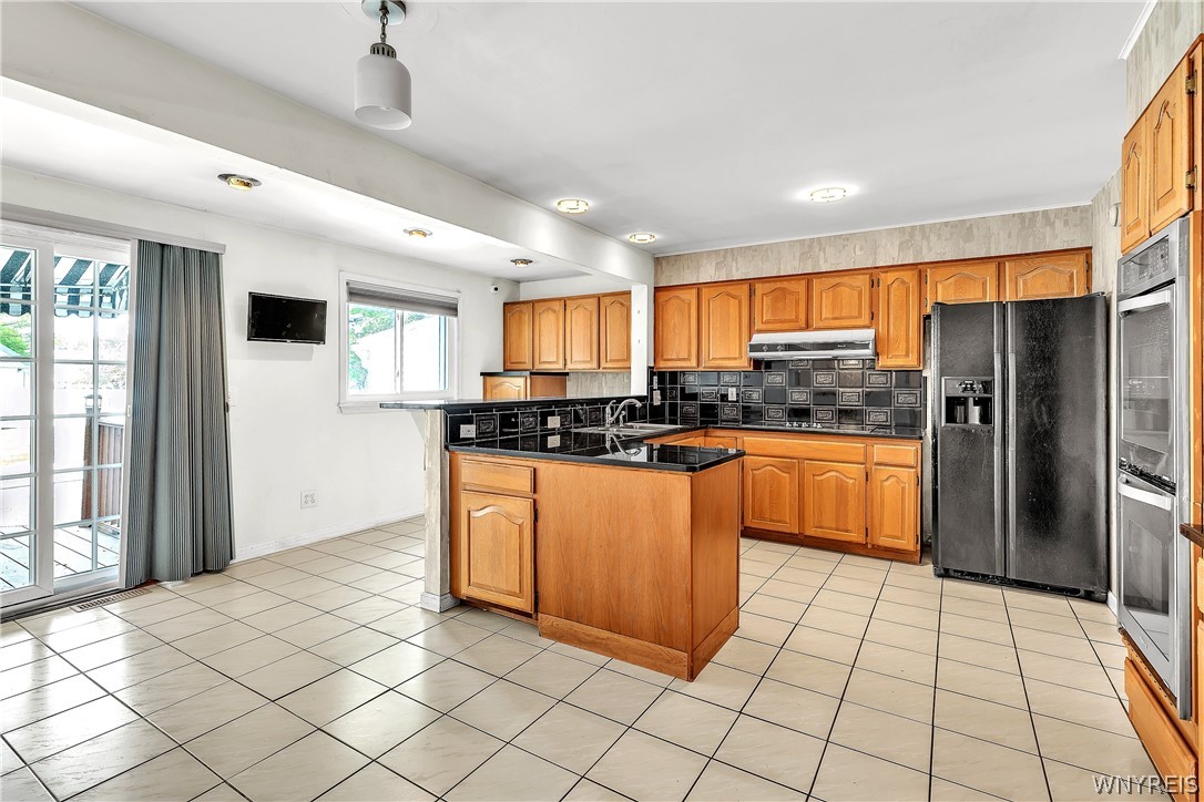 194 Exeter Road Amherst, NY 14221 - Photo 7 of 37 Kitchen