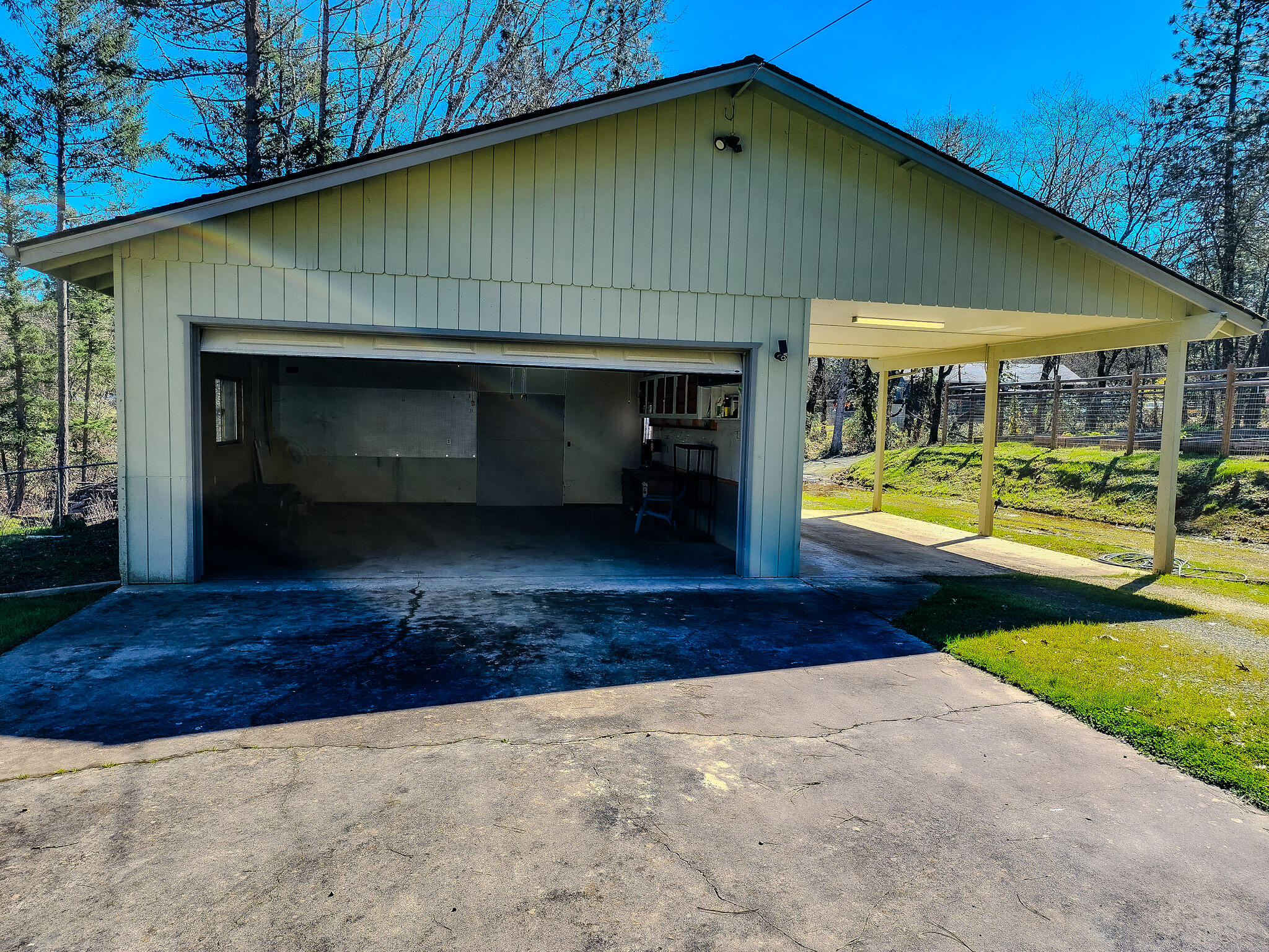 1707 Robinson Road Grants Pass, OR 97527 - Photo 2 of 40 20240314_143425