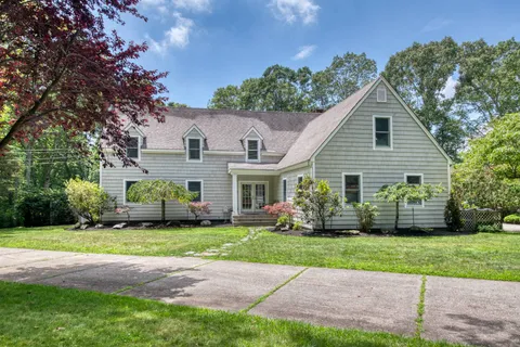 103 Warfield Way, Southampton, NY 11968