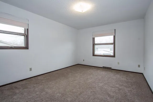 $2,550 | 15303 Trillium Circle, Eden Prairie, MN 55344