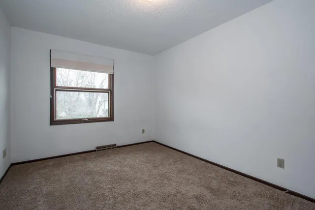 $2,550 | 15303 Trillium Circle, Eden Prairie, MN 55344