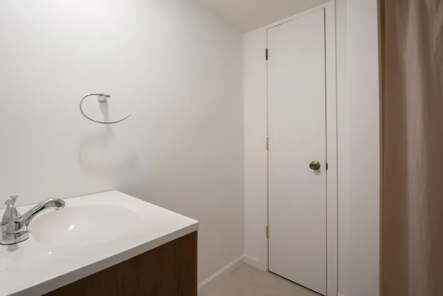 $2,550 | 15303 Trillium Circle, Eden Prairie, MN 55344