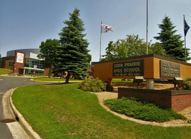 $2,550 | 15303 Trillium Circle, Eden Prairie, MN 55344