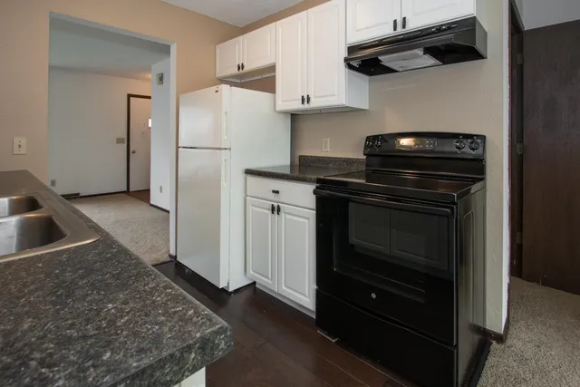 $2,550 | 15303 Trillium Circle, Eden Prairie, MN 55344