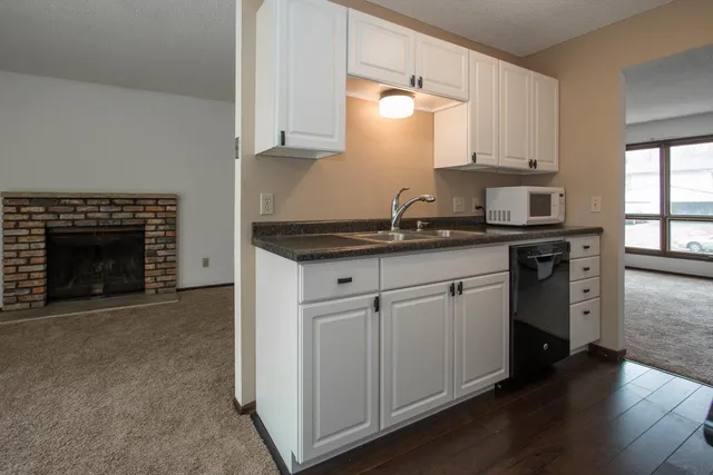 $2,550 | 15303 Trillium Circle, Eden Prairie, MN 55344