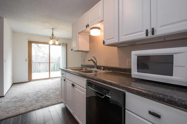 $2,550 | 15303 Trillium Circle, Eden Prairie, MN 55344