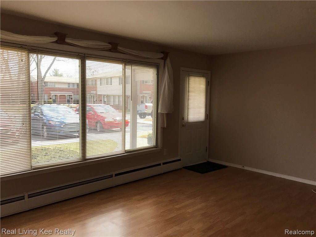 11352 Canal Road, Unit 2 Sterling Heights, MI 48314 - Photo 4 of 14 liv 1.jpg