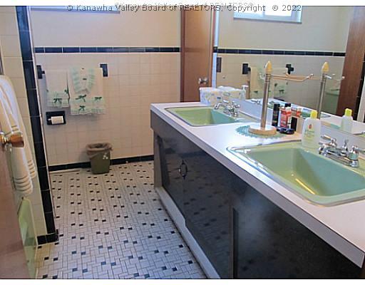 Master Bath/Spa.