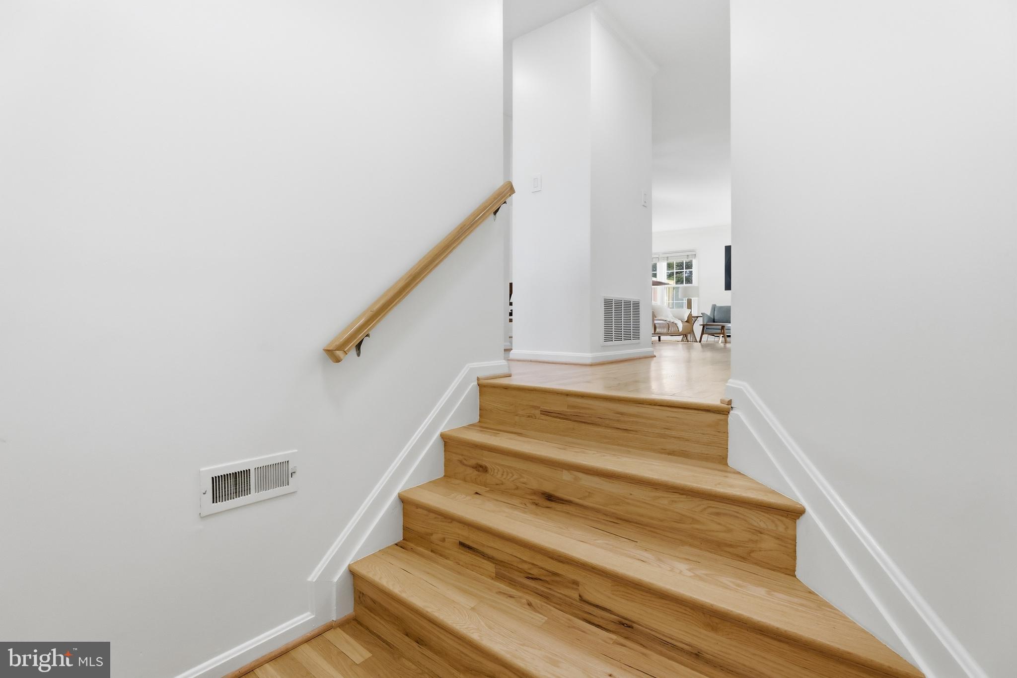 8027 Tanworth Court Springfield, VA 22152 - Photo 5 of 47 Entryway View