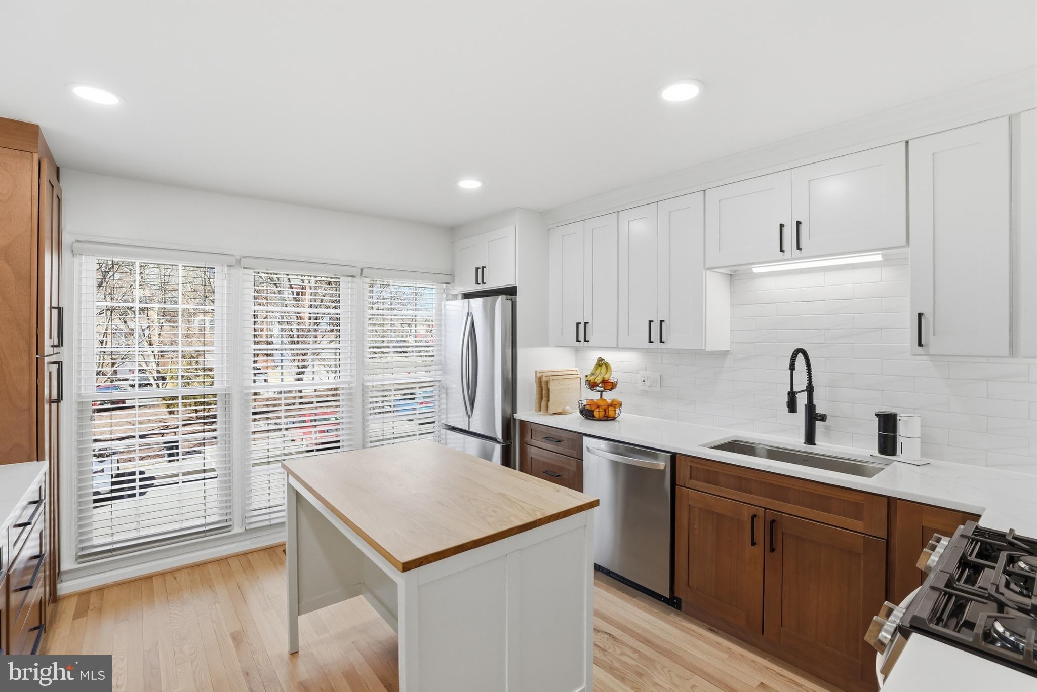8027 Tanworth Court Springfield, VA 22152 - Photo 9 of 47 Spacious Kitchen View
