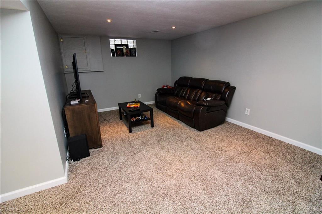 70 Rose Leaf Road Pittsburgh, PA 15220 - Photo 14 of 16 Gallery Image 14