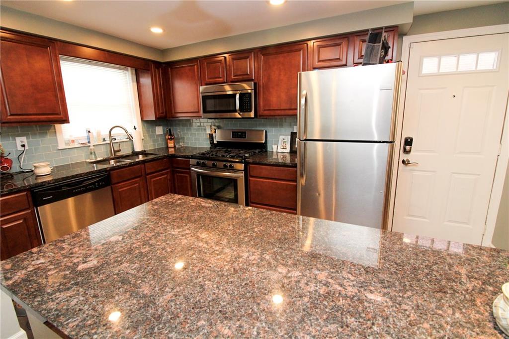 70 Rose Leaf Road Pittsburgh, PA 15220 - Photo 5 of 16 Gallery Image 5