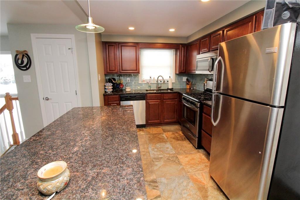 70 Rose Leaf Road Pittsburgh, PA 15220 - Photo 6 of 16 Gallery Image 6