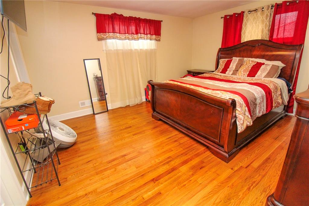 70 Rose Leaf Road Pittsburgh, PA 15220 - Photo 8 of 16 Gallery Image 8