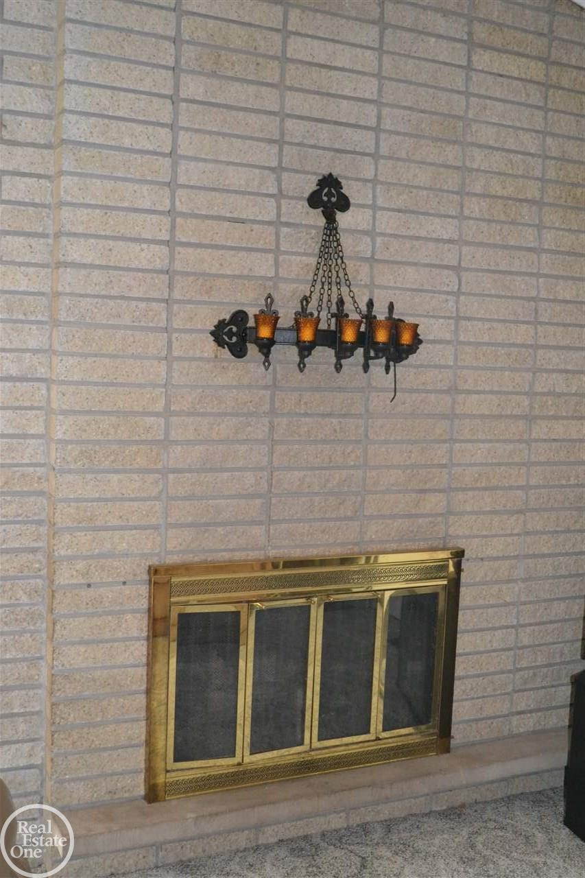 2733 Common Road Warren, MI 48092 - Photo 8 of 17