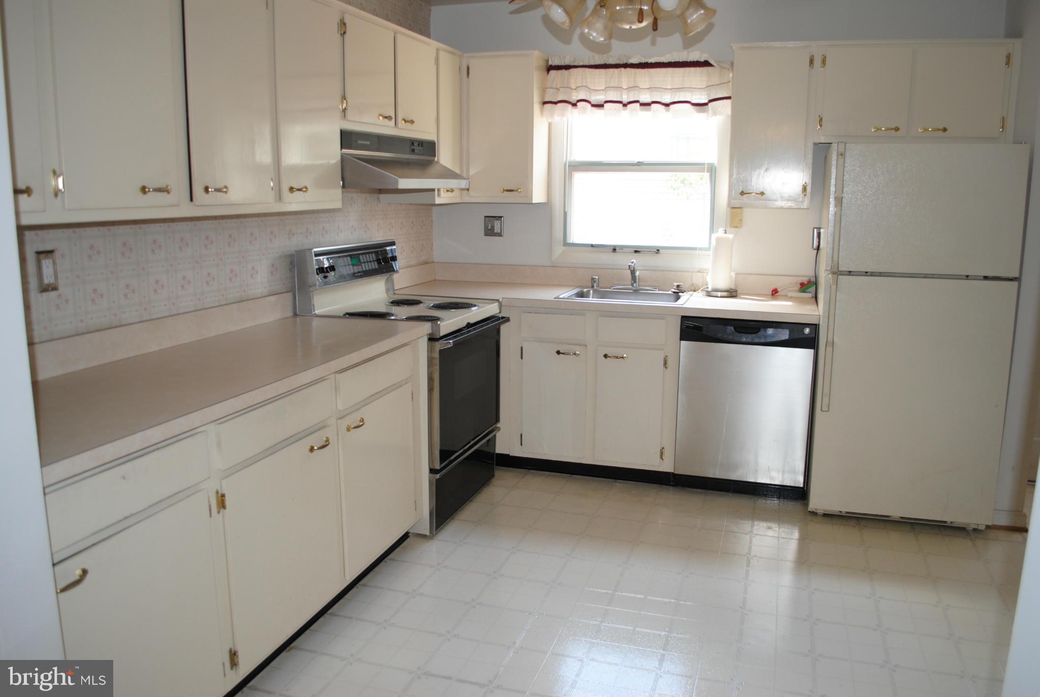 2705 Powder Mill Road Adelphi, MD 20783 - Photo 2 of 3 Kitchen