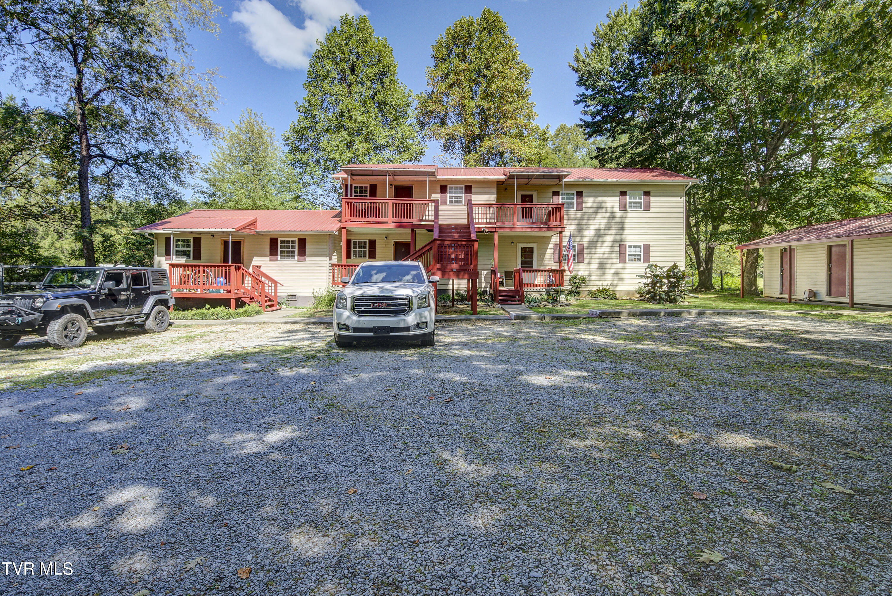 175 Scenic Road Unicoi, TN 37692 - Photo 2 of 24 ScenicUnit2--20