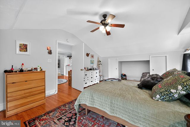 a bed room with furniture and a rug