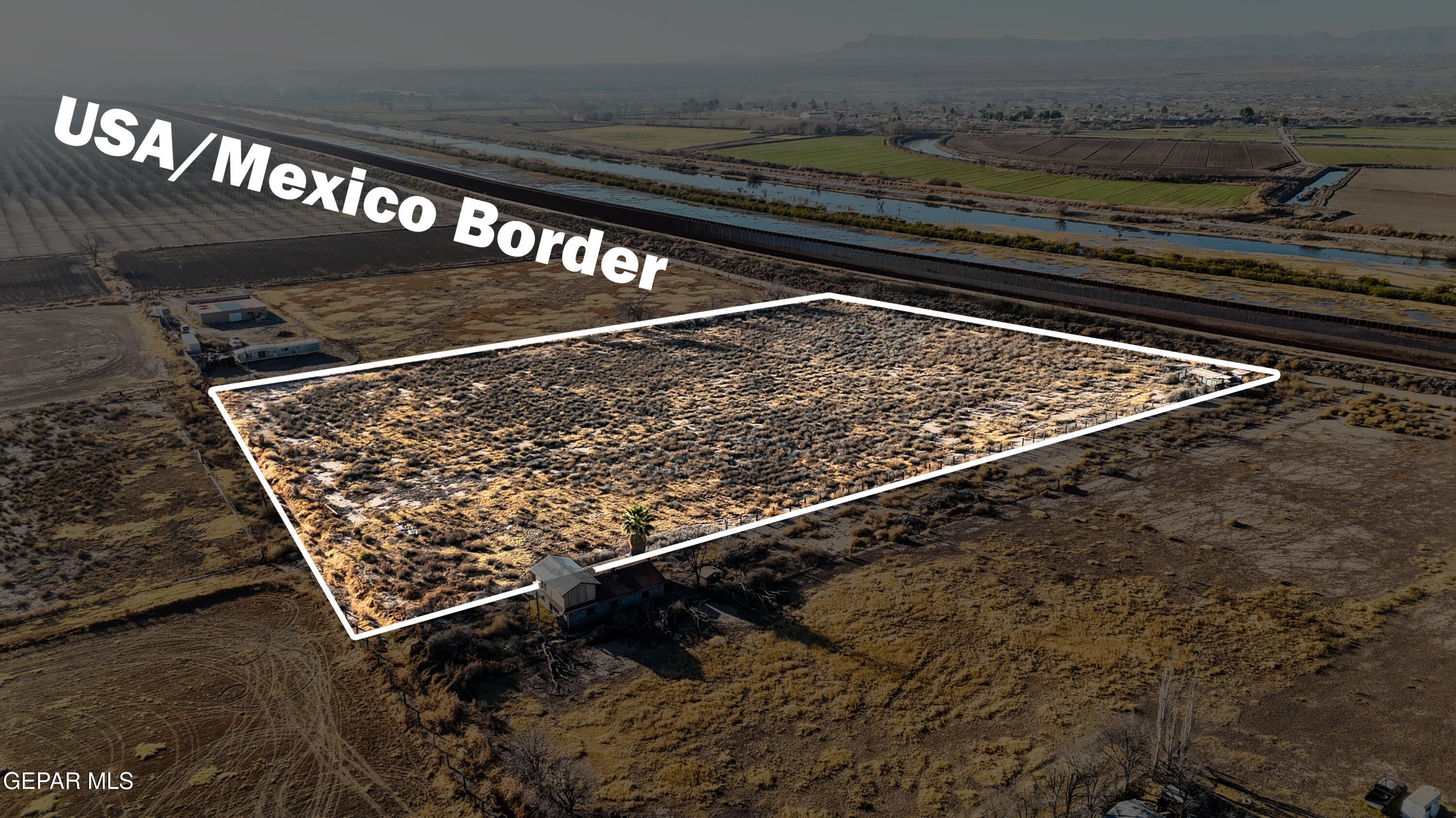 17652 Bills Road Fabens, TX 79838 - Photo 2 of 9 a view of a living room